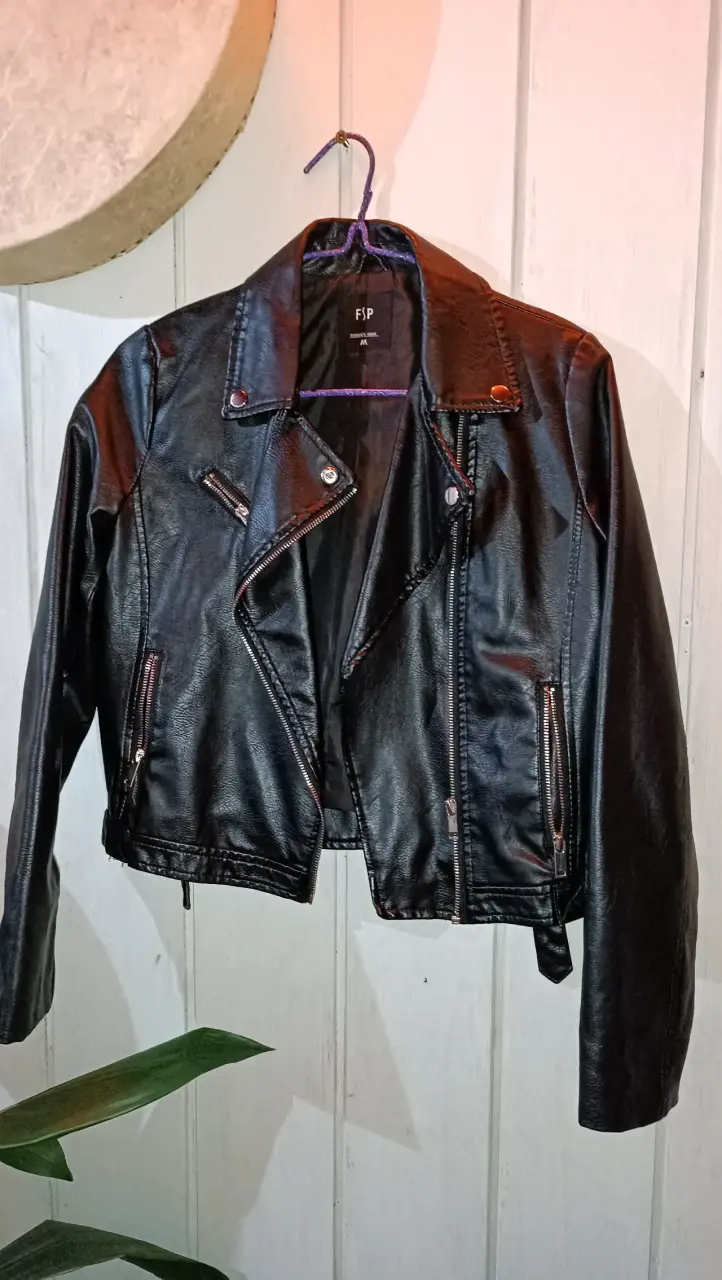 Chaqueta de cuero sintético negra FSP
