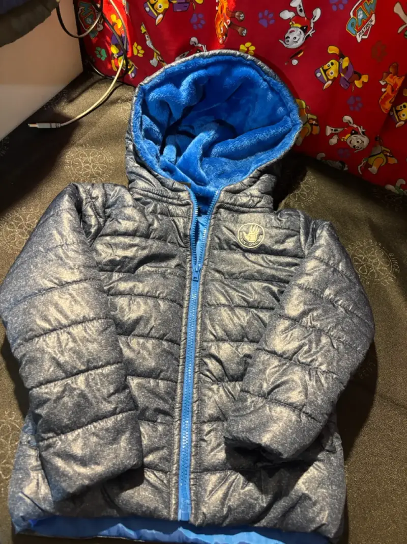 Chaqueta acolchada para niño con capucha azul - 1
