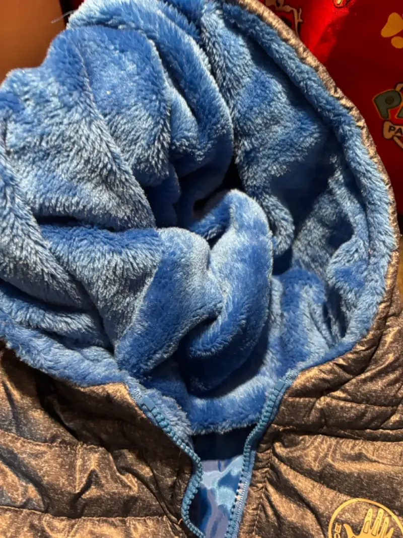 Chaqueta acolchada para niño con capucha azul - 4