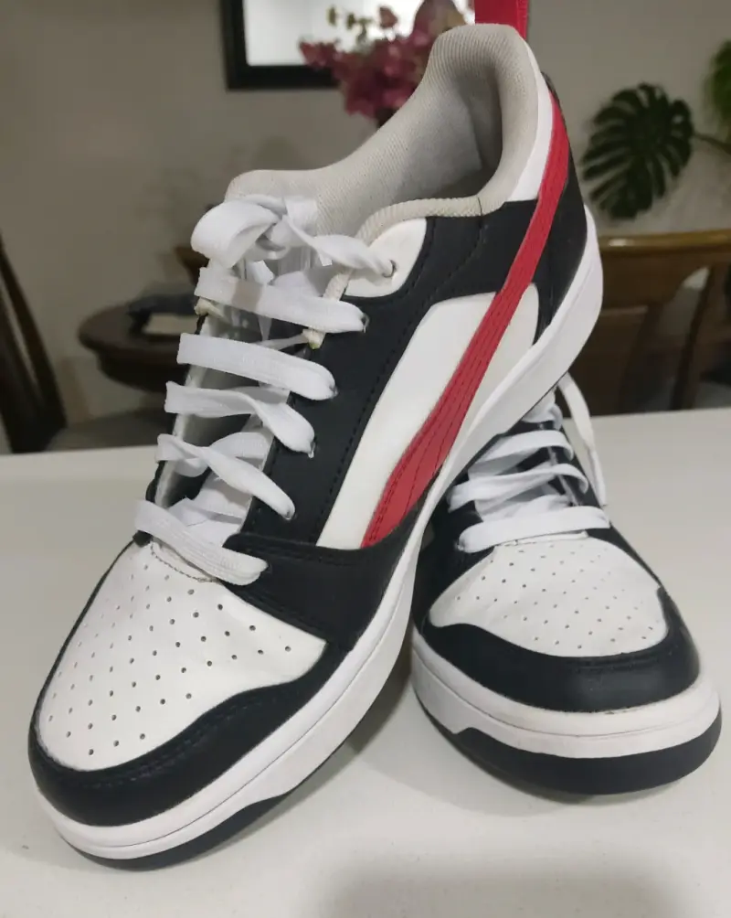 Zapatillas deportivas Puma blancas y negras - 1