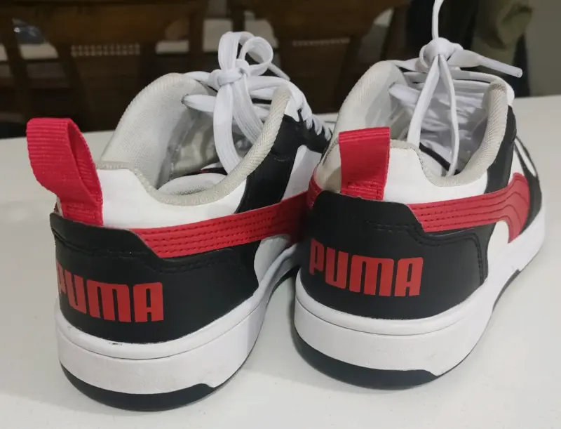 Zapatillas deportivas Puma blancas y negras - 2