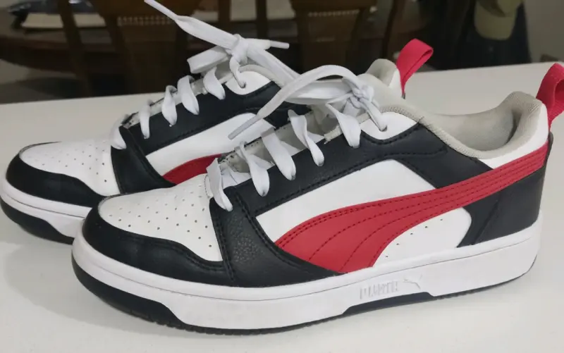 Zapatillas deportivas Puma blancas y negras - 3