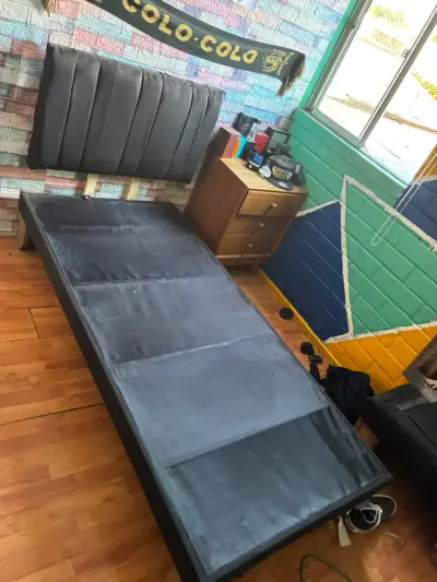 Respaldo de cama tapizado en tela negra - miniatura 6