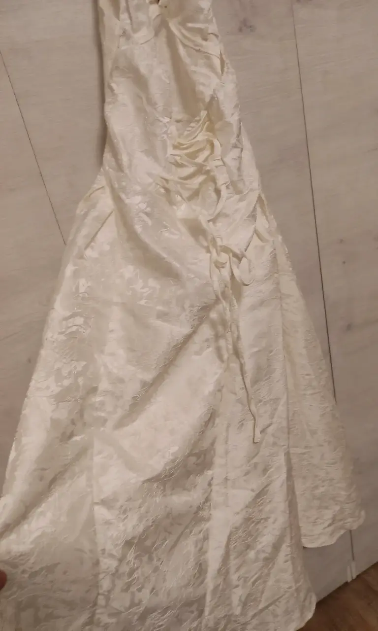 Vestido de novia blanco con encaje floral - 2
