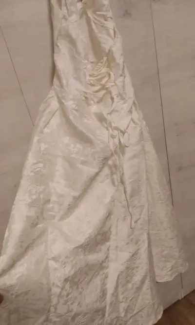Vestido de novia blanco con encaje floral - miniatura 2