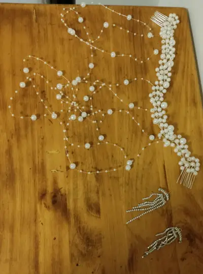 Vestido de novia blanco con encaje floral - miniatura 5
