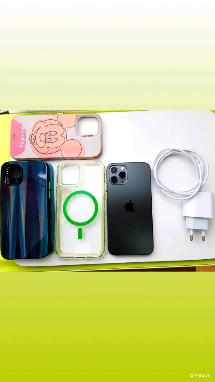 iPhone 12 Pro con accesorios y cargador - 3
