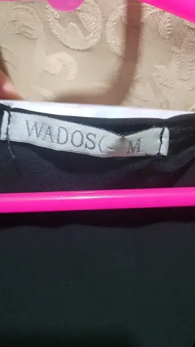 Vestido mini negro elegante con detalle de hebilla - miniatura 3