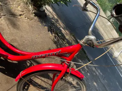 Bicicleta urbana roja Oxford en buen estado - miniatura 2