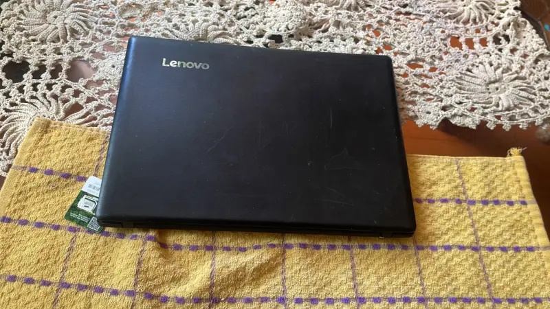 Laptop Lenovo Ideapad 110 con Intel Core i3 - 2