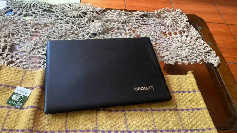 Laptop Lenovo Ideapad 110 con Intel Core i3 - 3