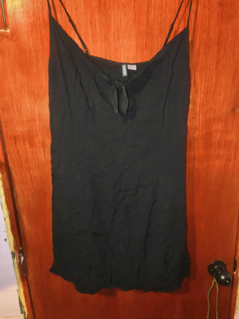 Vestido negro H&M Divided con tirantes M-L