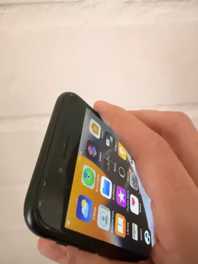 iPhone 7 en buen estado color negro - miniatura 4