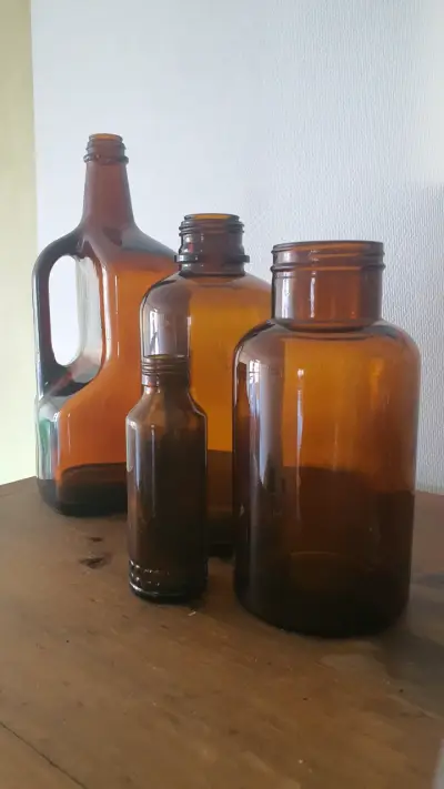 Conjunto de Botellas de Vidrio Ámbar Vintage - miniatura 2