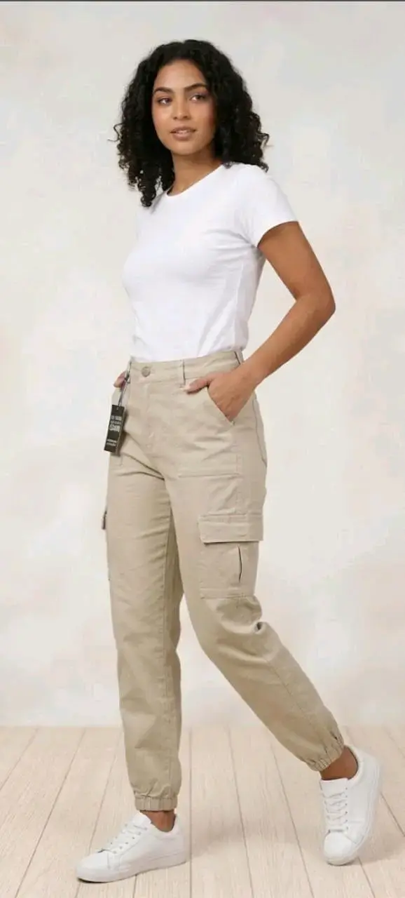 Pantalones cargo beige para mujer