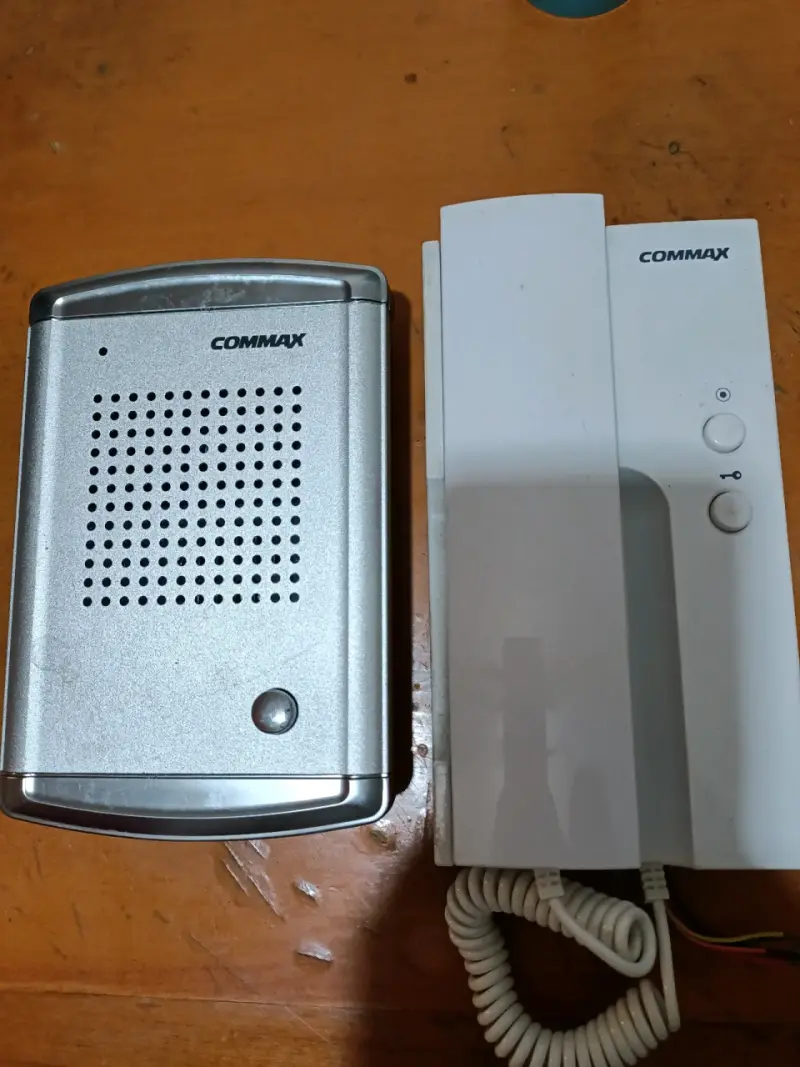 Citófono Commax con Intercomunicador