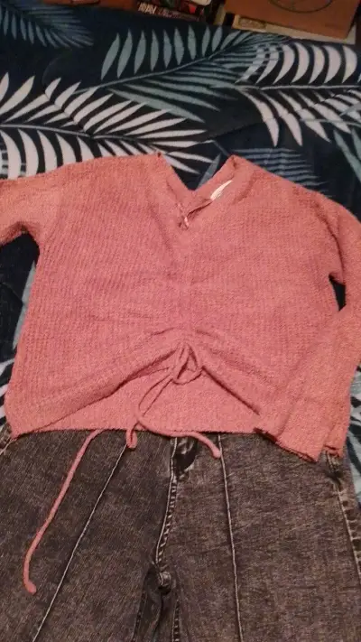 Conjunto de blusa rosada y jeans acampanados - miniatura 2