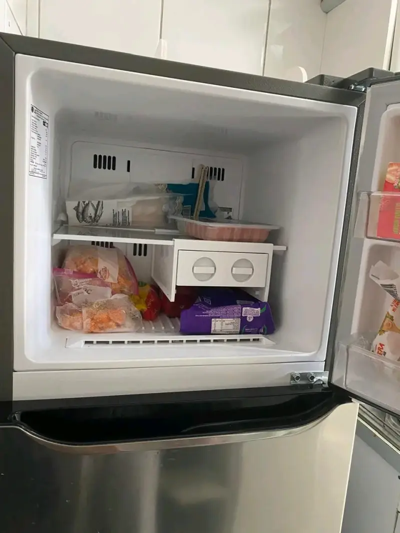 Refrigerador LG 254 Litros con dispensador de agua - 3