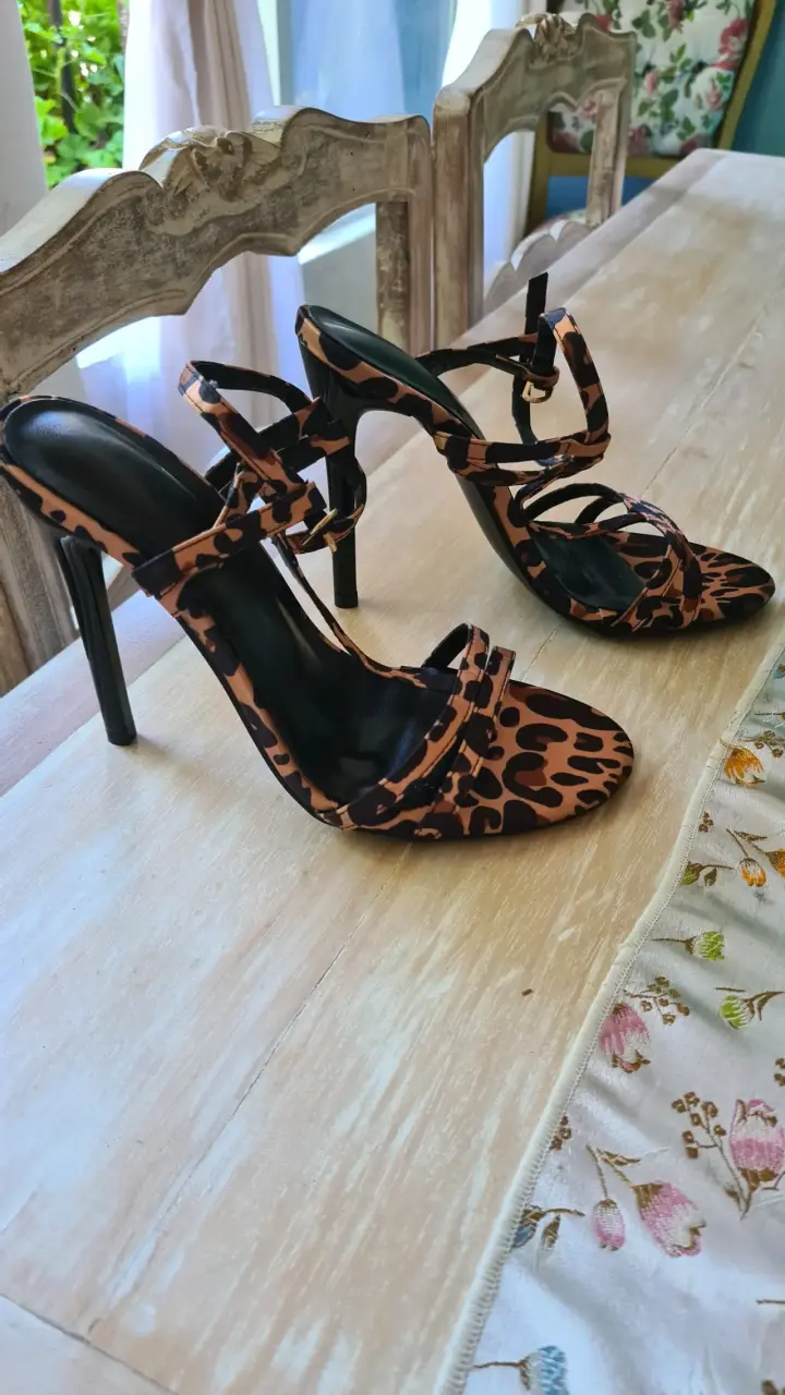 Sandalias de tacón alto con estampado animal print - 2