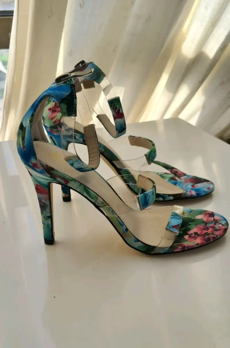 Sandalias de tacón alto con diseño floral - 2