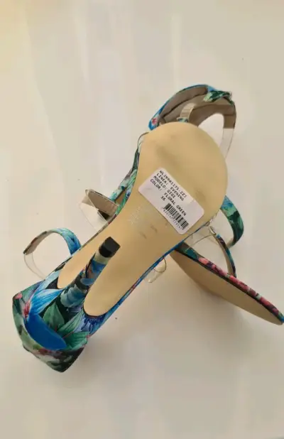 Sandalias de tacón alto con diseño floral - miniatura 3