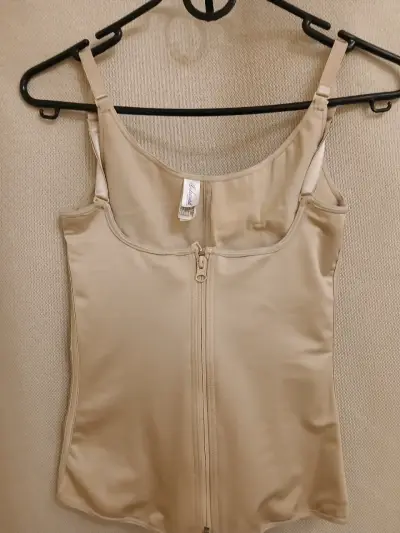 Faja reductora beige con cierre frontal Leonisa - miniatura 1