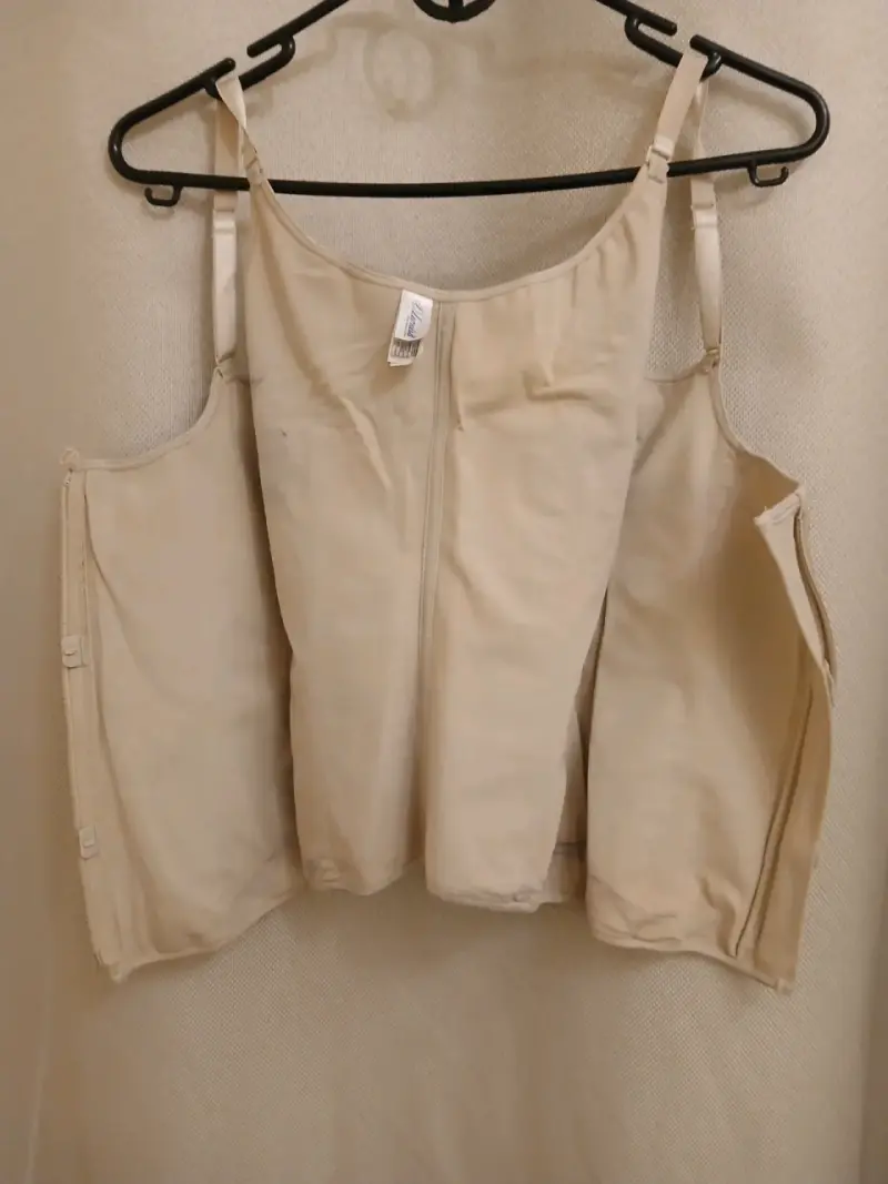 Faja reductora beige con cierre frontal Leonisa - 2