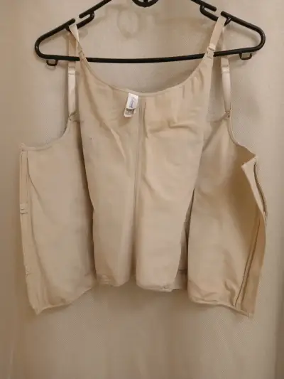 Faja reductora beige con cierre frontal Leonisa - miniatura 2