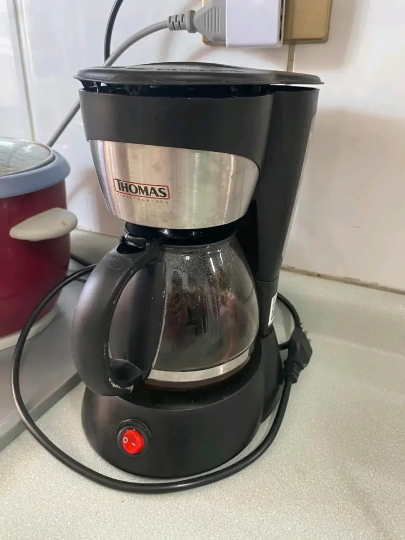 Cafetera eléctrica Thomas compacta