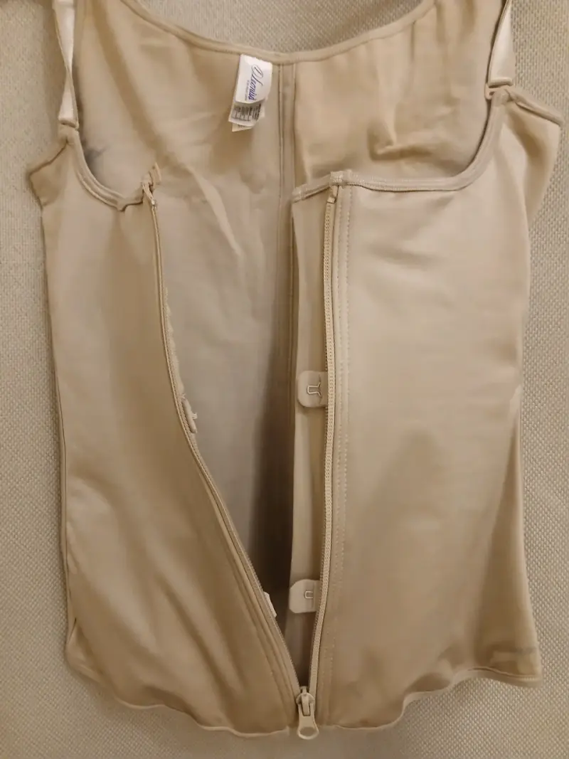 Faja reductora beige con cierre frontal Leonisa - 3