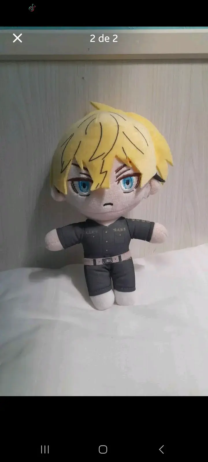Peluche de personaje anime con cabello rubio - 2