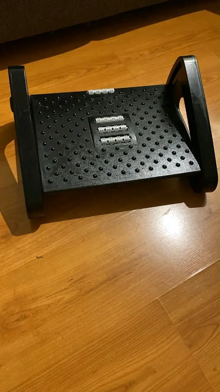 Reposapiés ergonómico ajustable negro - 1