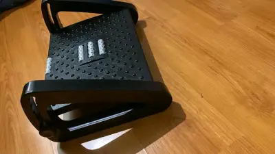 Reposapiés ergonómico ajustable negro - miniatura 2