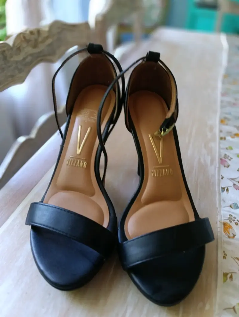 Sandalias de Tacón Negro Vizzano Elegantes