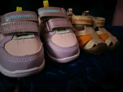 Zapatos para niños Bubblegummers en colores variados - miniatura 1