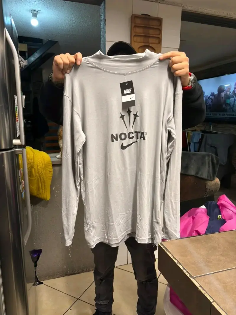 Polera Nike Pro Nocta gris de manga larga - 2