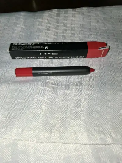 Lápiz labial MAC Velvetease rojo intenso - miniatura 1