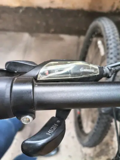 Bicicleta de montaña Trek negra en buen estado - miniatura 6