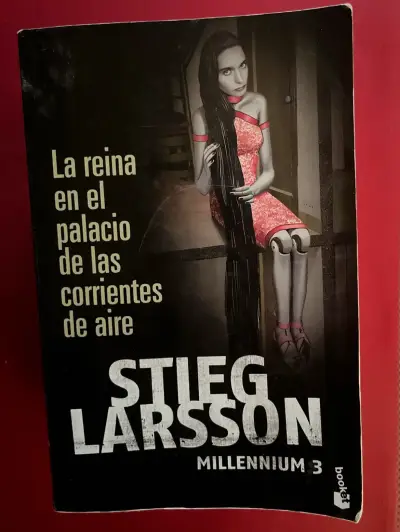 Libro 'La reina en el palacio de las corrientes de aire' de Stieg Larsson - miniatura 2