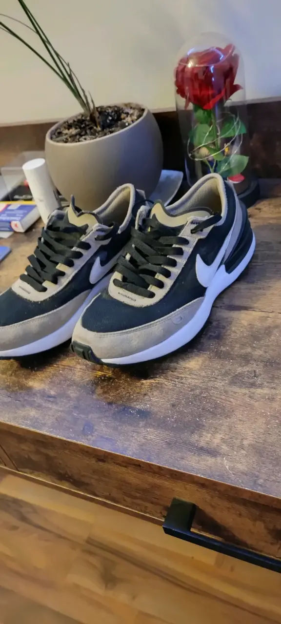 Zapatillas deportivas Nike negras y beige