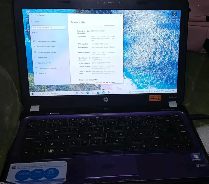 Notebook HP Pavilion g4 morado con AMD E2