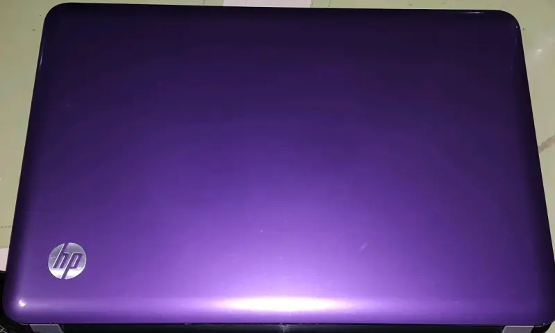 Notebook HP Pavilion g4 morado con AMD E2 - 4