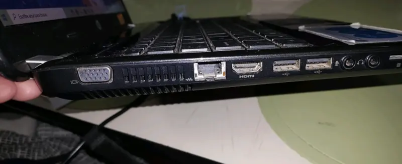 Notebook HP Pavilion g4 morado con AMD E2 - 5