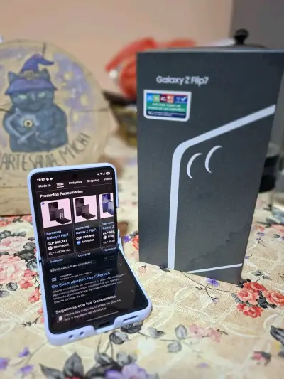 Samsung Galaxy Z Flip7 plegable con caja y boleta - miniatura 1