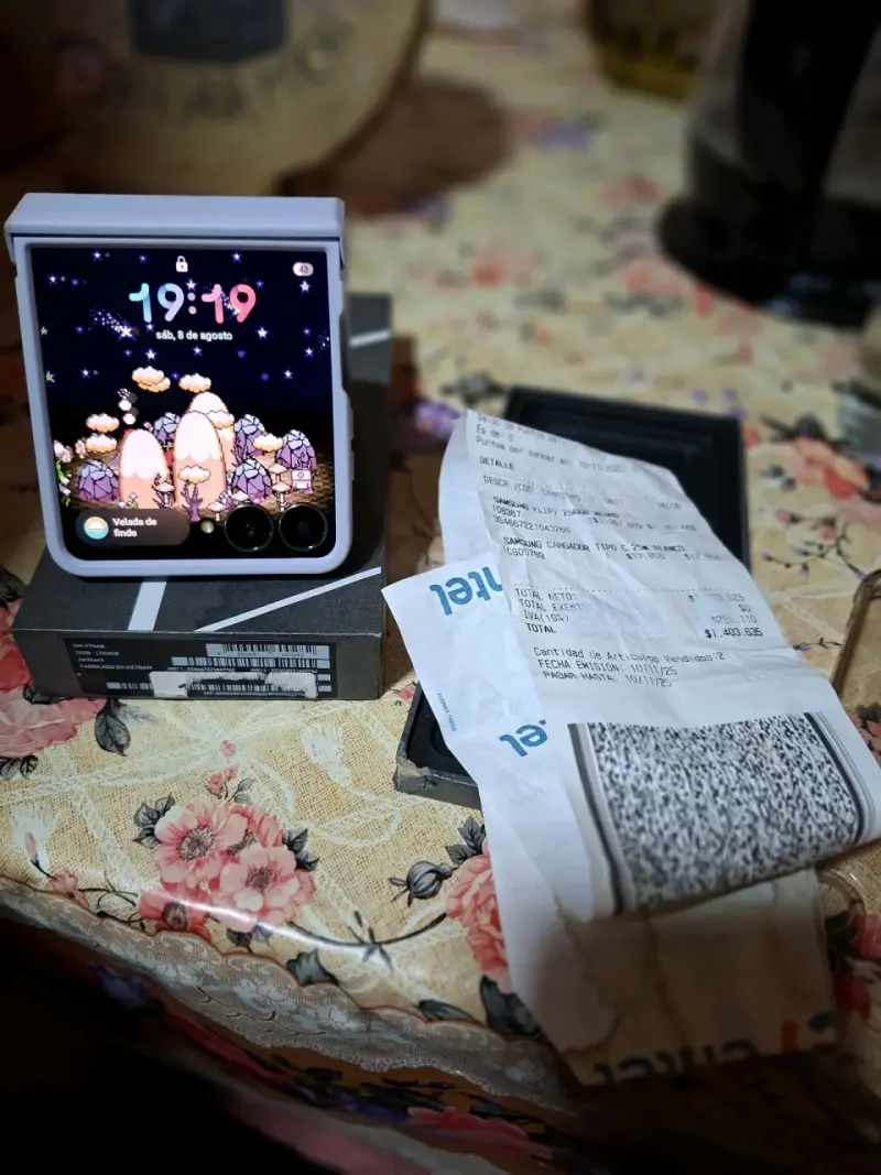 Samsung Galaxy Z Flip7 plegable con caja y boleta - 2