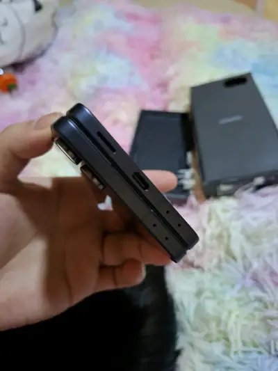Samsung Galaxy Z Flip7 plegable con caja y boleta - miniatura 5