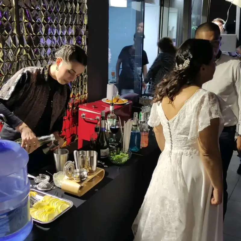 Vestido de novia blanco con encaje floral - 4