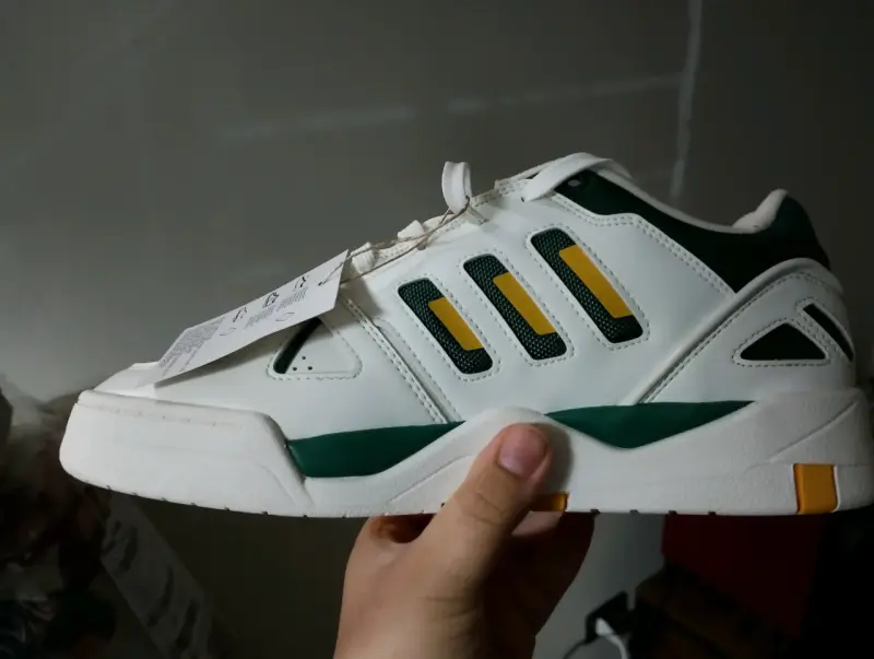 Zapatillas Adidas Midcity Low blancas - 1