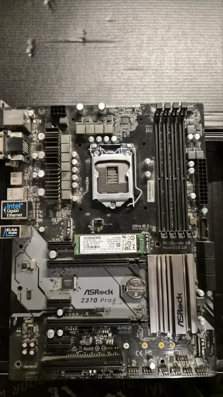 Placa Madre ASRock Z370 Pro4 para Intel - 1