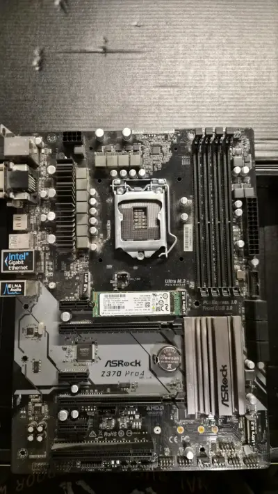 Placa Madre ASRock Z370 Pro4 para Intel - miniatura 1